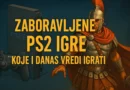 Ilustracija PlayStation 2 konzole i gladijatora iz igre Shadow of Rome uz natpis „Zaboravljene PS2 igre koje i danas vredi igrati