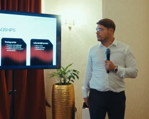 Cybersecurity Alliance pokrenuta u Beogradu: Microsoft, Cisco i IBM među članovima 2 Vladimir Radovanović sa mikrofonom drži prezentaciju na osnivanju Cybersecurity Alliance inicijative.